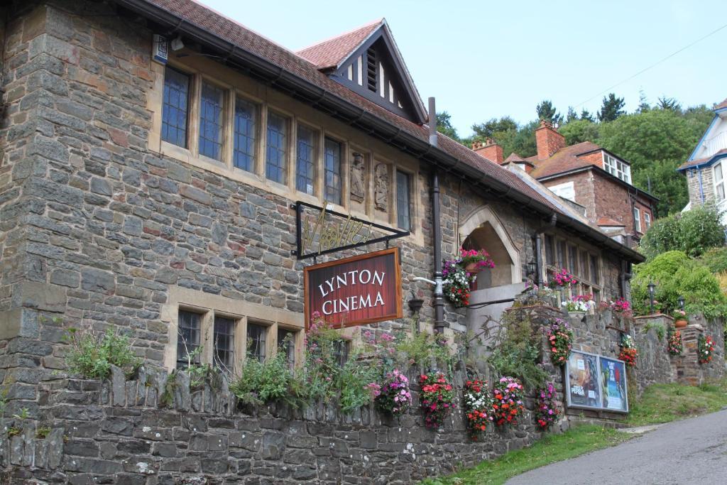 Castle Hill Guest House Lynton Buitenkant foto